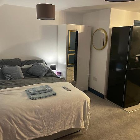 Lovely Studio Apartment Located In Birmingham Exterior photo